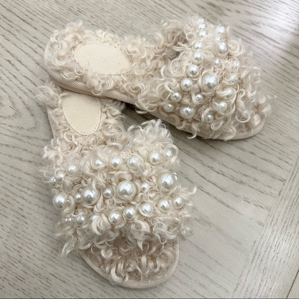 NWT A new day fuzzy purls cream sleepers size 13